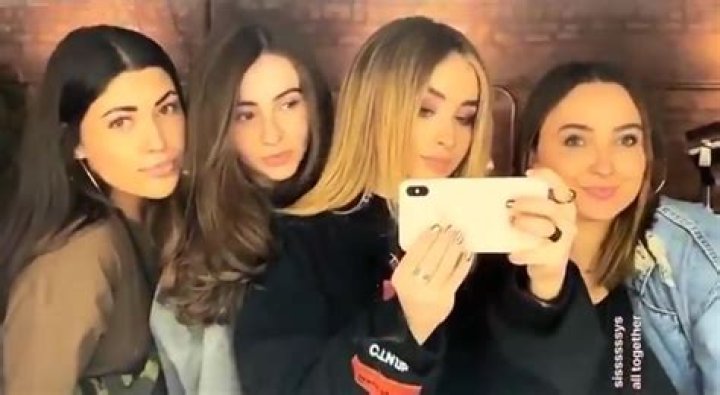 2019 Sabrina Carpenter with her sisters at The Singular Tour 2K19