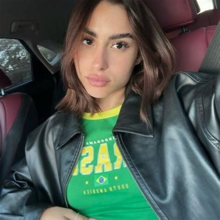 2024Angelaalvarez leaks. Angela Alvarez checks her travel doc