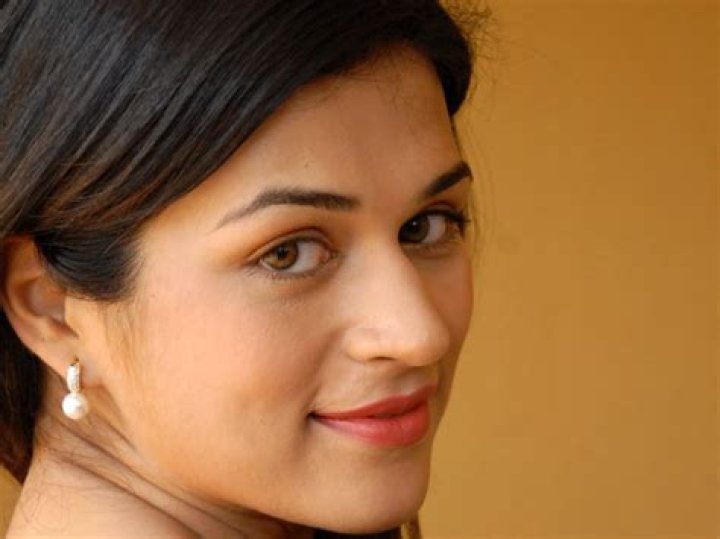 Actress Tollywood Gallery Shraddha Das In Saree Photo Gallery Actress