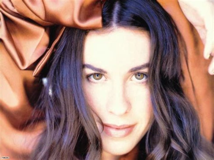 Alanis Morissette Measurements Height, Weight, Age, Net Worth