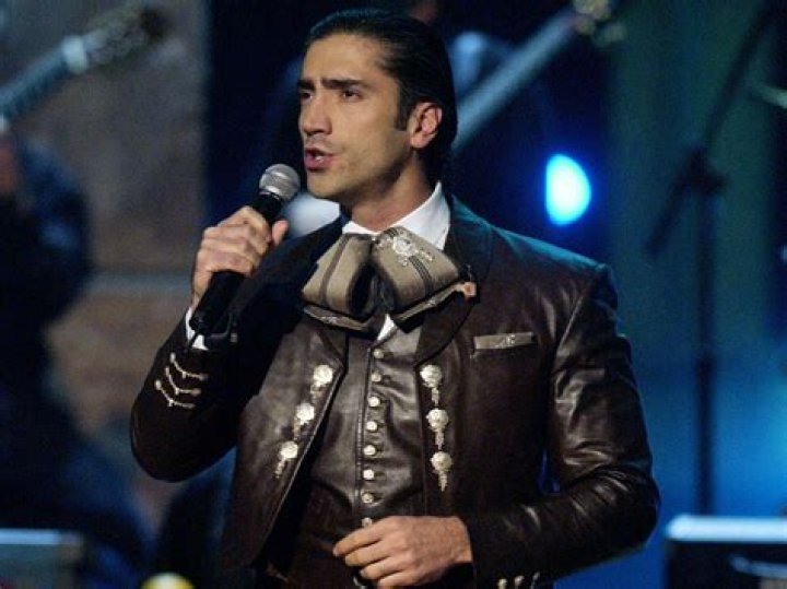 Alejandro Fernandez's daughter flaunted her beauty and wowed her fans معجب