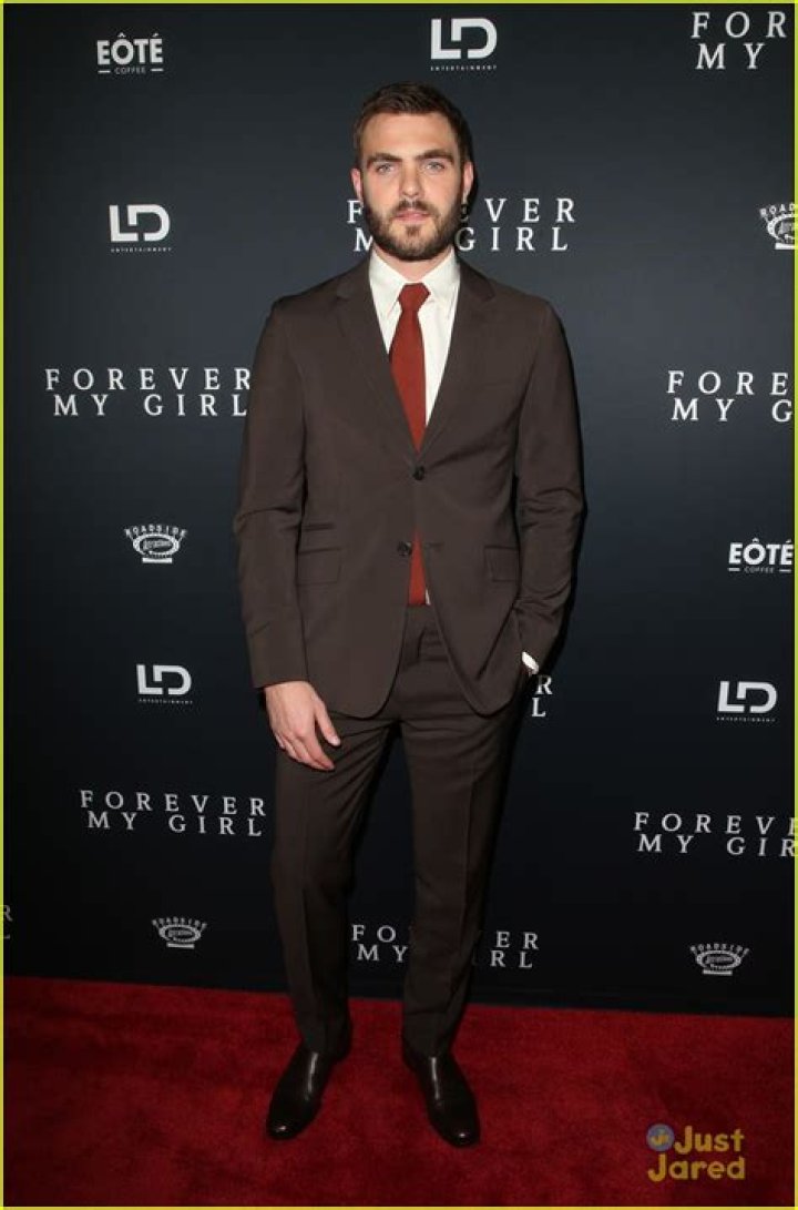 Alex Roe Suits Up For 'Forever My Girl' Premiere in LA Photo 1133258