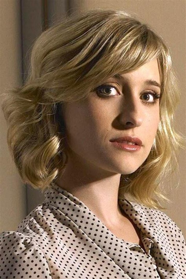 Allison Mack Bio, Age, Parents, Siblings, Husband, Children