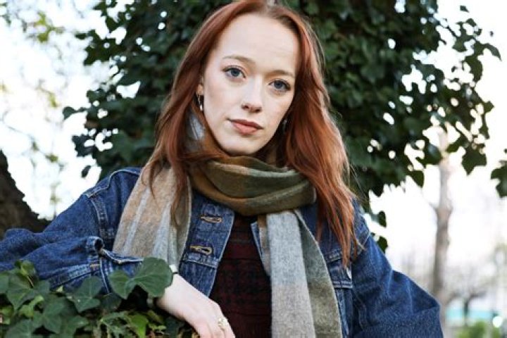 Amybeth McNulty Biography, Height & Life Story Super Stars Bio