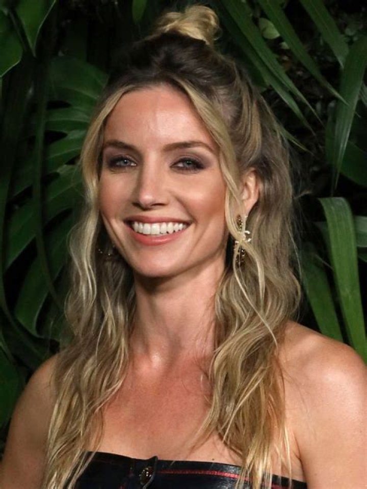 Annabelle Wallis's Feet