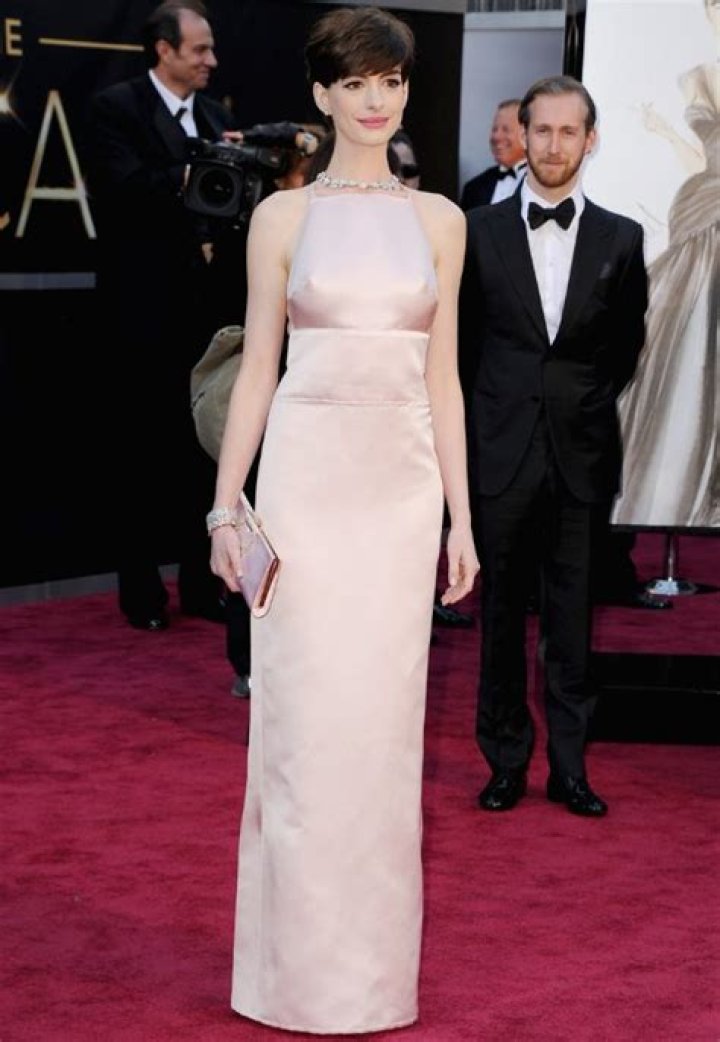 Anne Hathaway Wardrobe Malfunction Oscars 2013 Dress Mishap Inspires