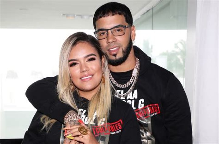 Anuel Aa Y Karol G Drawing