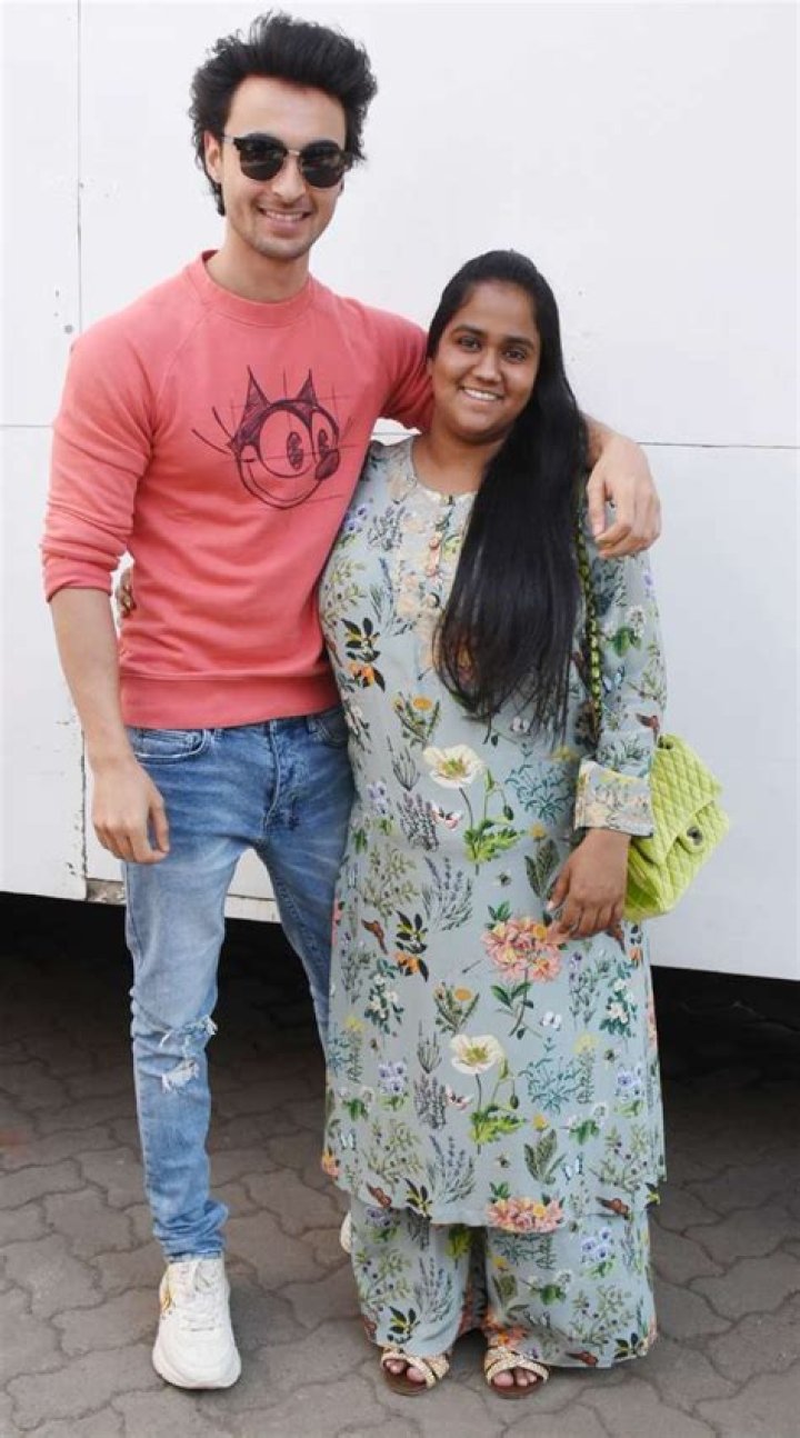 Arpita Khan Sharma pays surprise visit to husband Aayush Sharma during