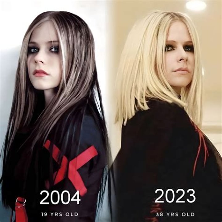 Avril Lavigne wows in thighhigh boots and micro mini and fans have