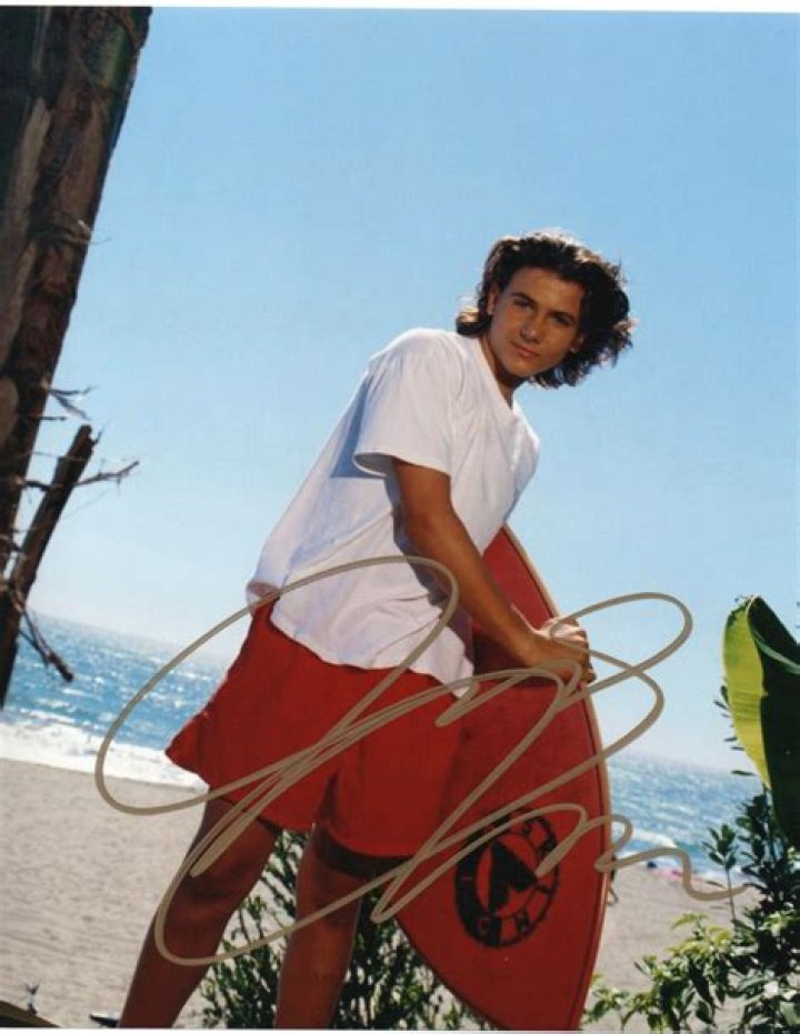 Baywatch boy Jeremy Jackson shows off his manly muscles on beach