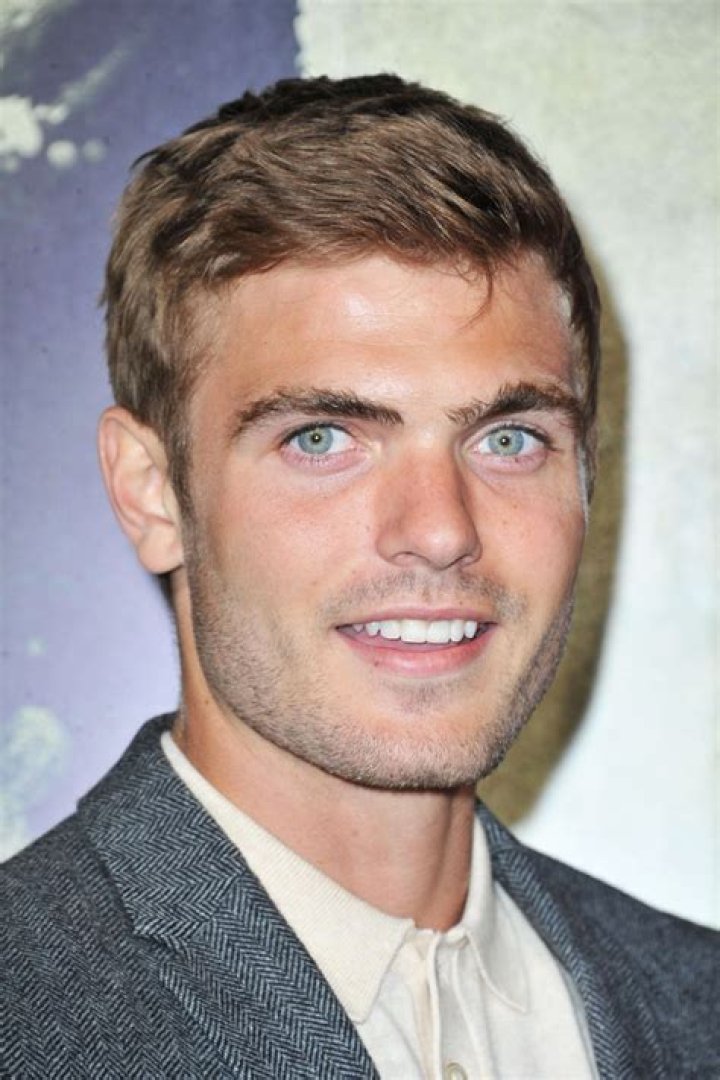 Berlin Alex Roe to Star in Romantic Drama &lsquo;A Moment to Remember