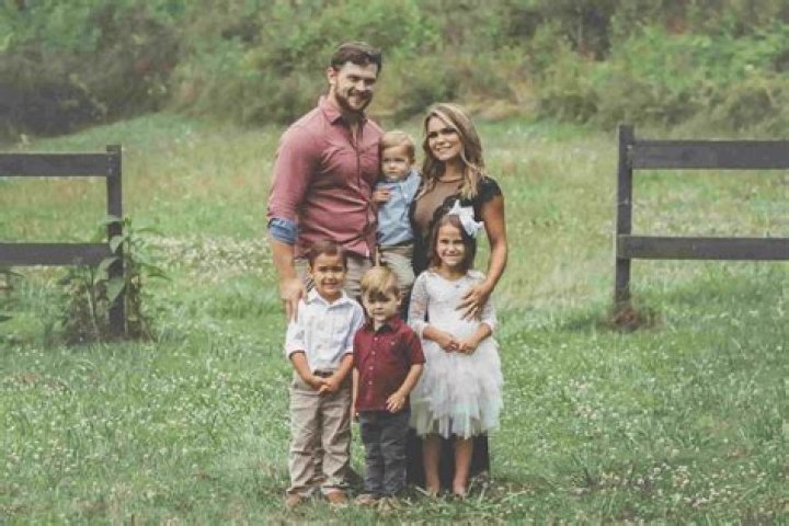Brandon Davis is Married to Wife Destiny. Kids.