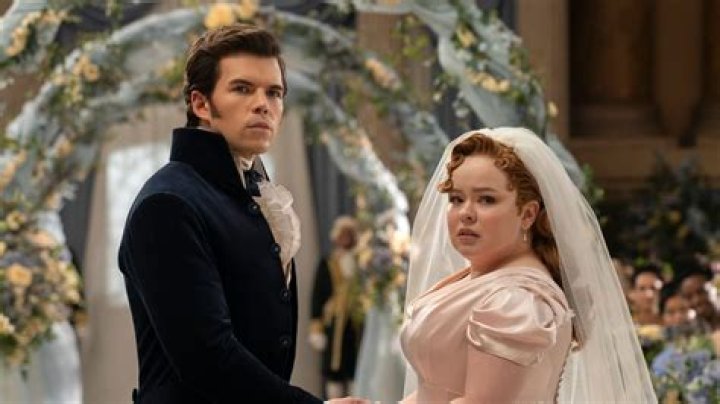 Bridgerton How Does Penelope Hide She's Lady Whistledown? POPSUGAR