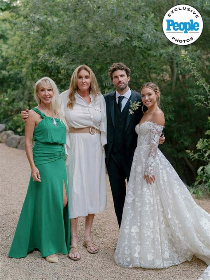 Brody Jenner's New Girlfriend Couple Celebrates Relationship In Hawaii