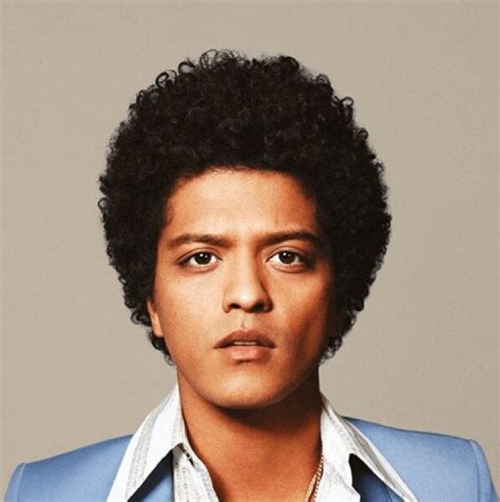 Bruno Mars Age, Net Worth, Girlfriend, Family, Siblings and Biography