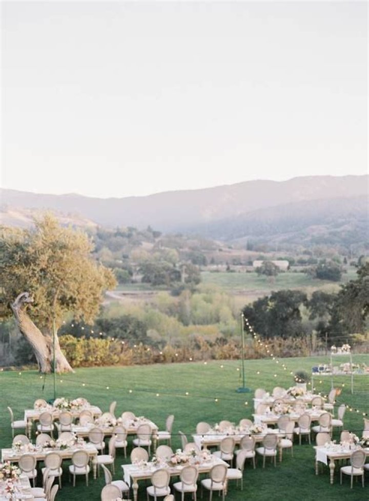 Charming California winery wedding with stunning florals (With images