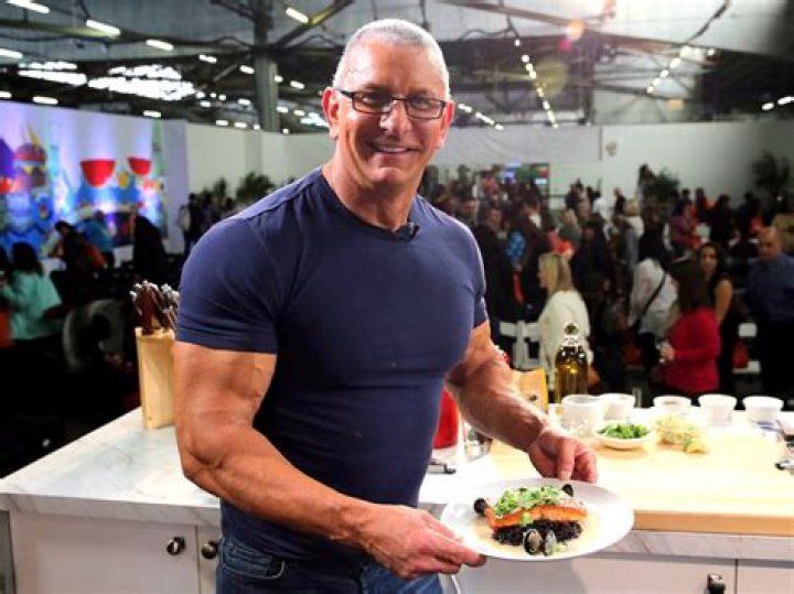 Chef Robert Irvine Net Worth, Wife, Height. 2020 Updates. Celebrity