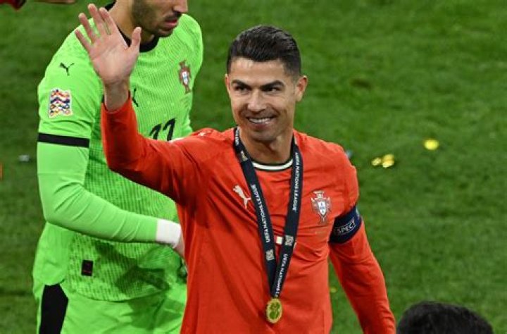 Cristiano Ronaldo was told to not leave Real Madrid