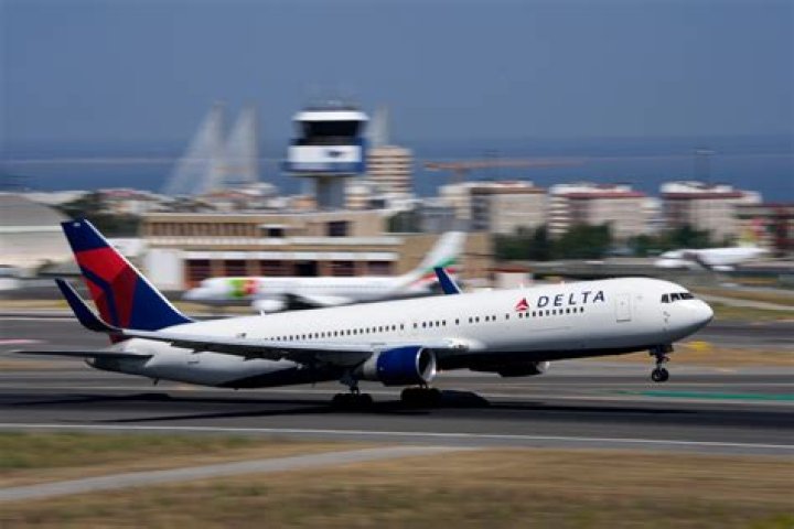 Delta Flight Diarrhea Video, Picture Show Aftermath