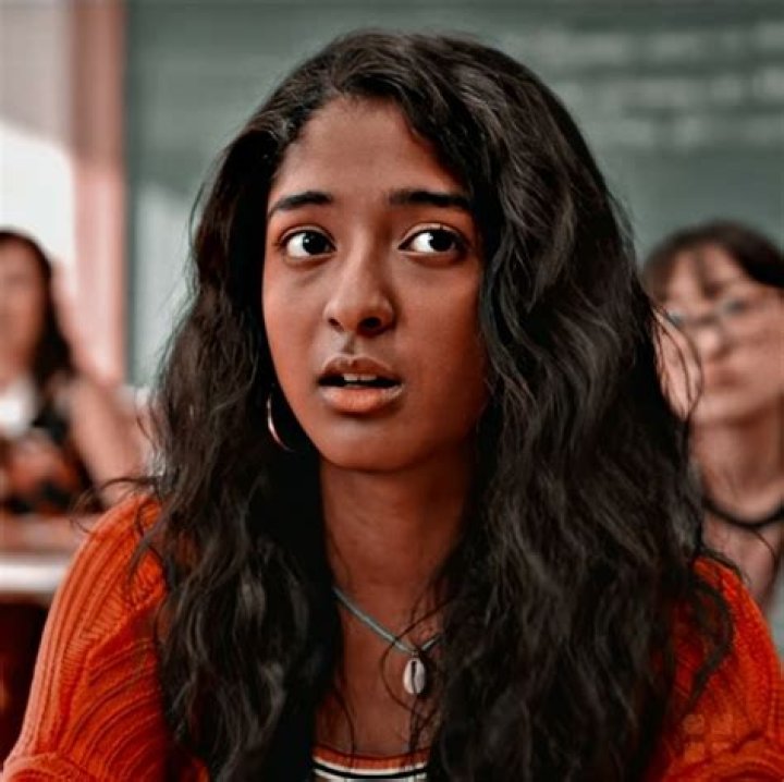 Devi Eu nunca Icon Netflix filmes e series, Convite com foto