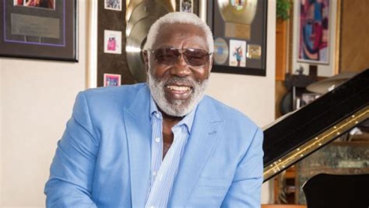 Eddie Levert Collapses on Stage Soul Source