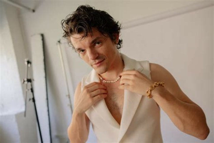 Edward Bluemel Fights the SundayNight Blues THE LAST MAGAZINE