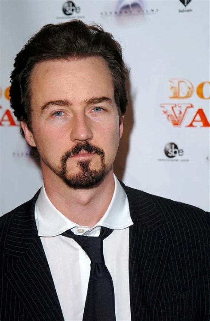 Edward Norton Modern Family Wiki Fandom
