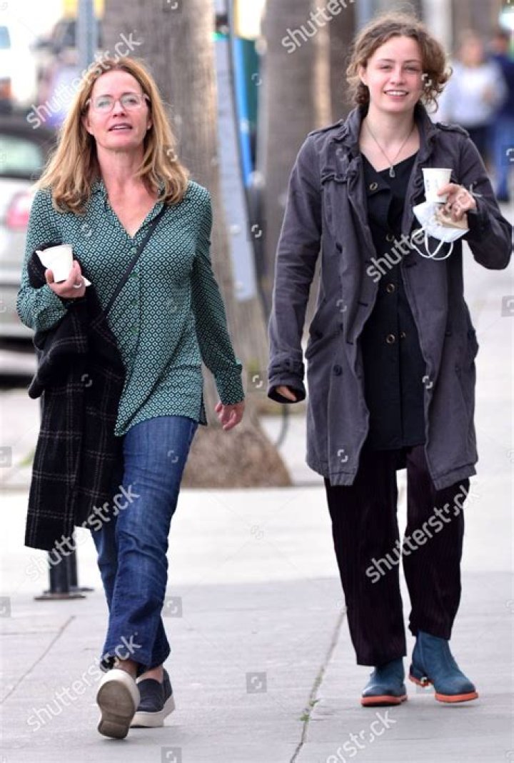 Elizabeth Shue and Stella Street Guggenheim Out in Venice 01/12/2022