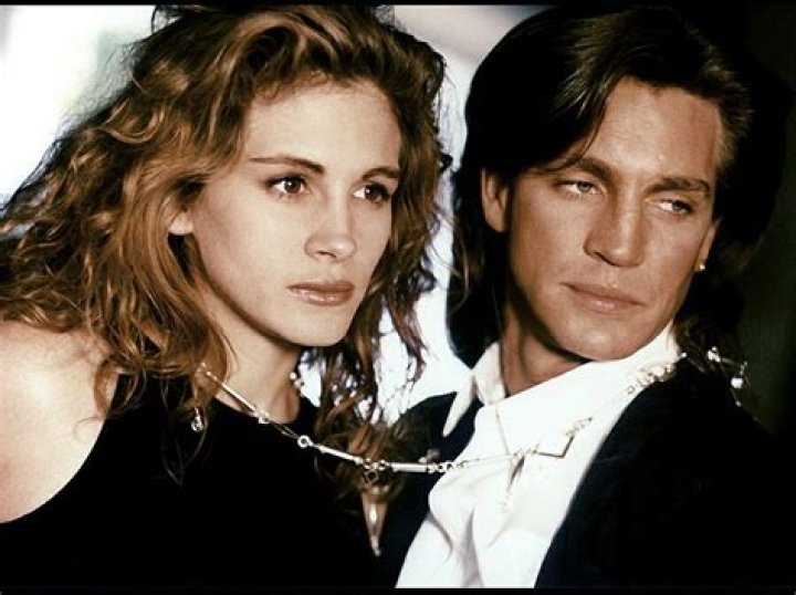 Eric Roberts and Julia Roberts. Julia Roberts was born on October 28th