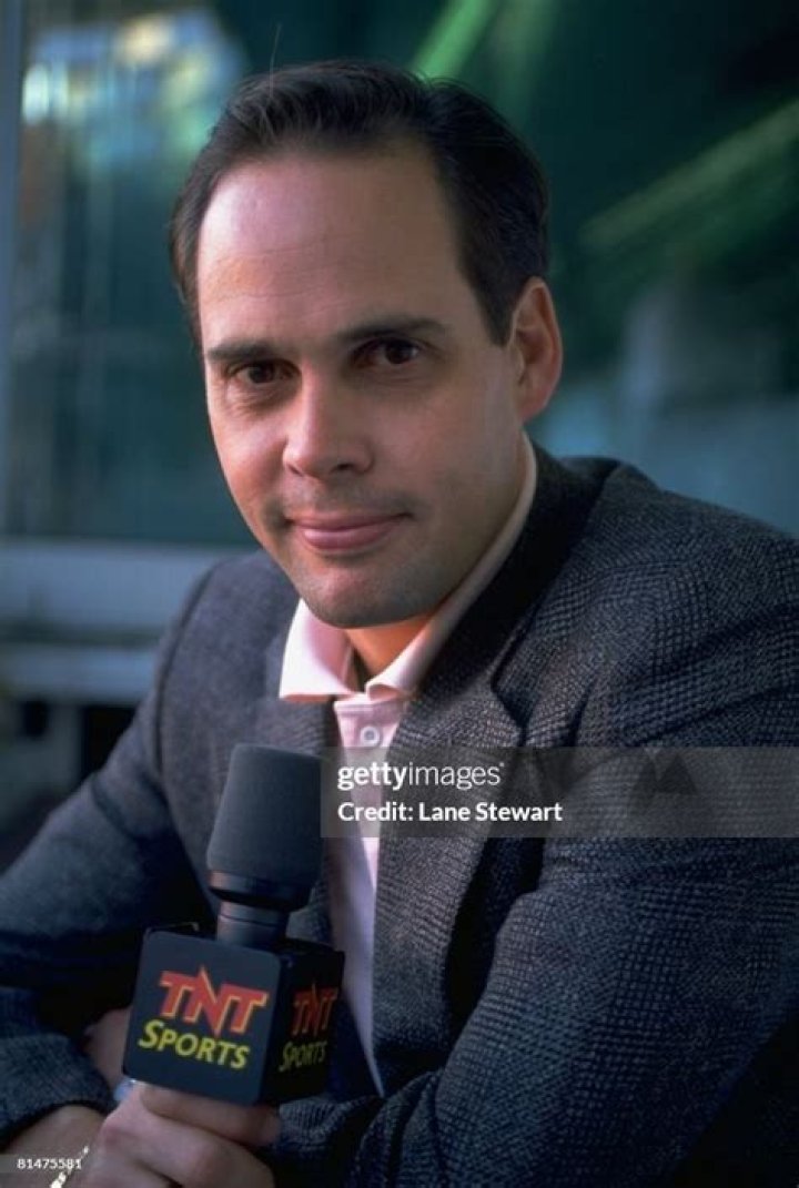 Ernie Johnson Jr. 'A Good Sport!' Shelf Awareness
