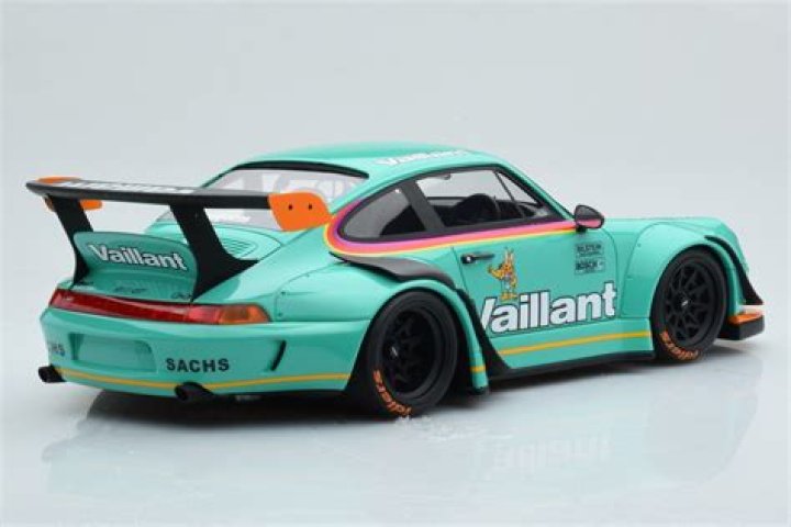 FIGURINE 1/18 PORSCHE 993 RWB AKIRA NAKAI SAN VROOM FOR GT SPIRIT