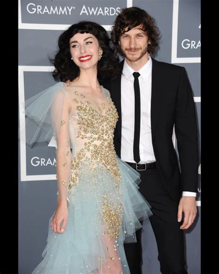 Foto Os australianos Kimbra e Gotye, que receberam dois pr&ecirc;mios pela