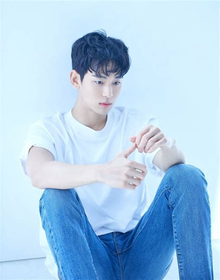 Gold Medalist Merilis Foto Profil Terbaru Kim Soo Hyun, Seo Ye Ji, Kim