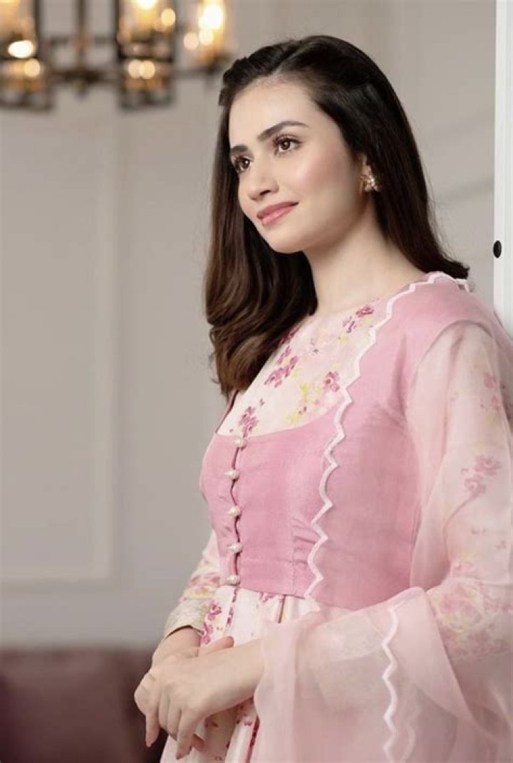 Hania Amir Biography, Age, Height, Husband, Dramas, Movies Hut