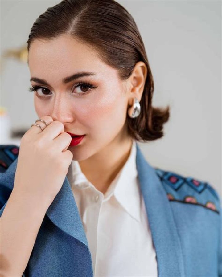 Hania Amir Biography, Wiki, Actress, Husband, Family, Ethnicity
