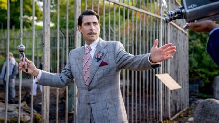 How Jason Schwartzman's Hunger Games Character Connects To Caesar Flickerman