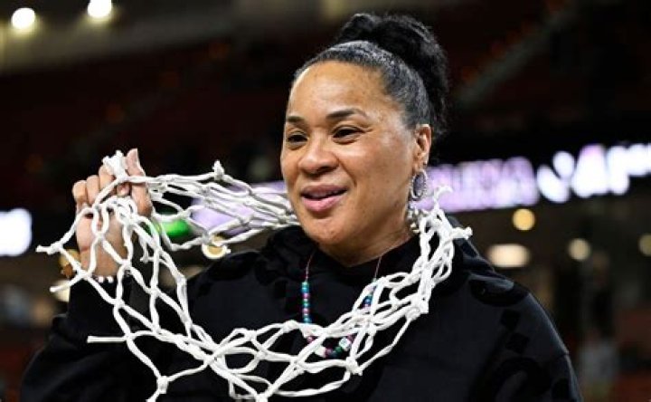 How much does Dawn Staley make? Salary breakdown for South Carolina