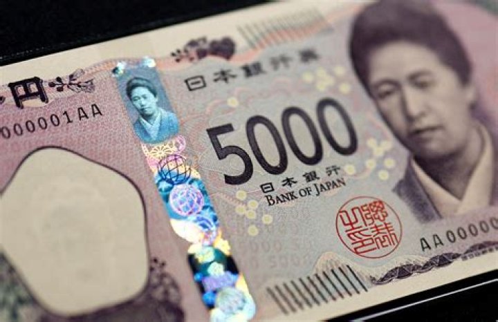 How much is currency the rapper worth?