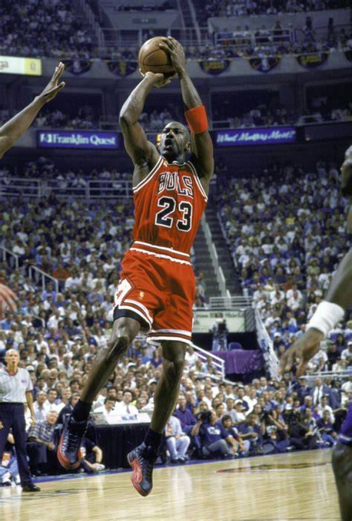 Iconic Picture Shows Michael Jordan Playing Ping Pong While Larry Bird
