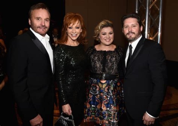 Inside Reba McEntire And Kelly Clarkson's 'Tight' Bond (Exclusive)