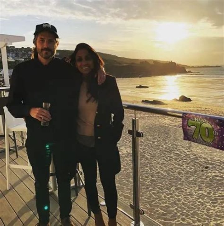 Isa Guha Wiki Married Life With Husband, Family, Salary