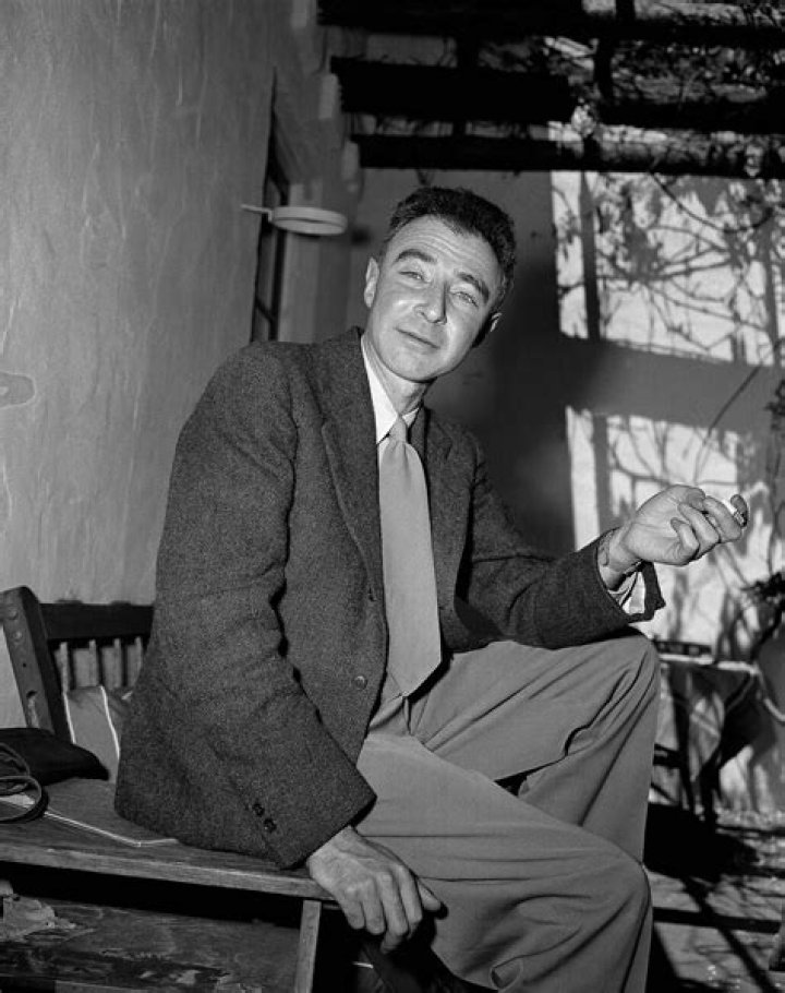 J. Robert Oppenheimer&rsquo;s Cause Of Death and Net Worth? The Theoretical
