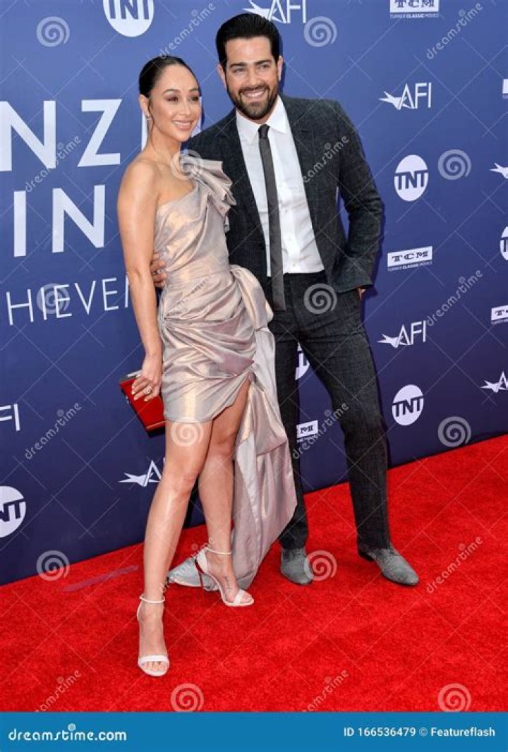 Jesse Metcalfe & Cara Santana Couple Up for InStyle's Golden Globes