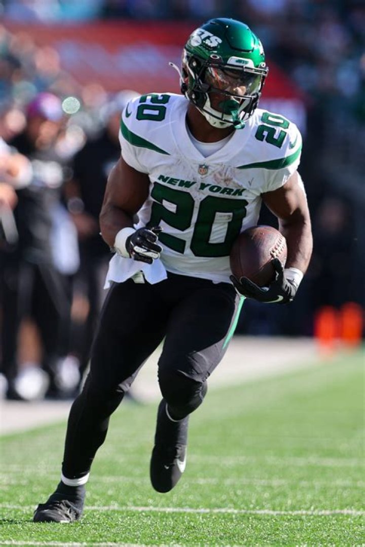 Jets RB Breece Hall Sustains ACL Tear