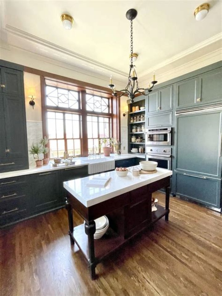 Joanna Gaines + Latest Fixer Upper House The Castle 2/2 CuterTudor