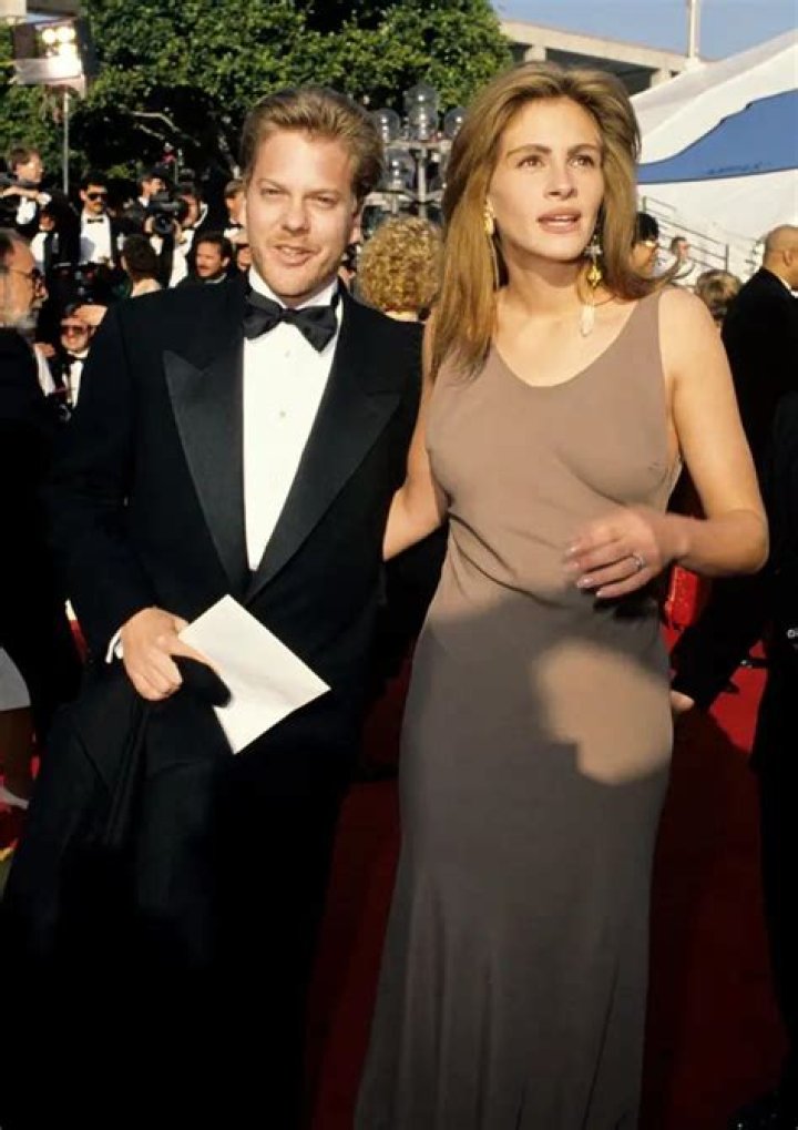Julia Roberts & Kiefer Sutherland from Throwback Couples at the Oscars