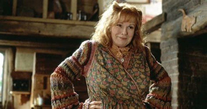 Julie Walters &egrave; Molly Weasley in una foto promo del film 'Harry Potter