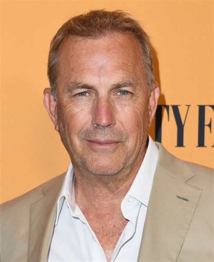 Kevin Costner's Children Meet The 7 Kids in His Blended Family
