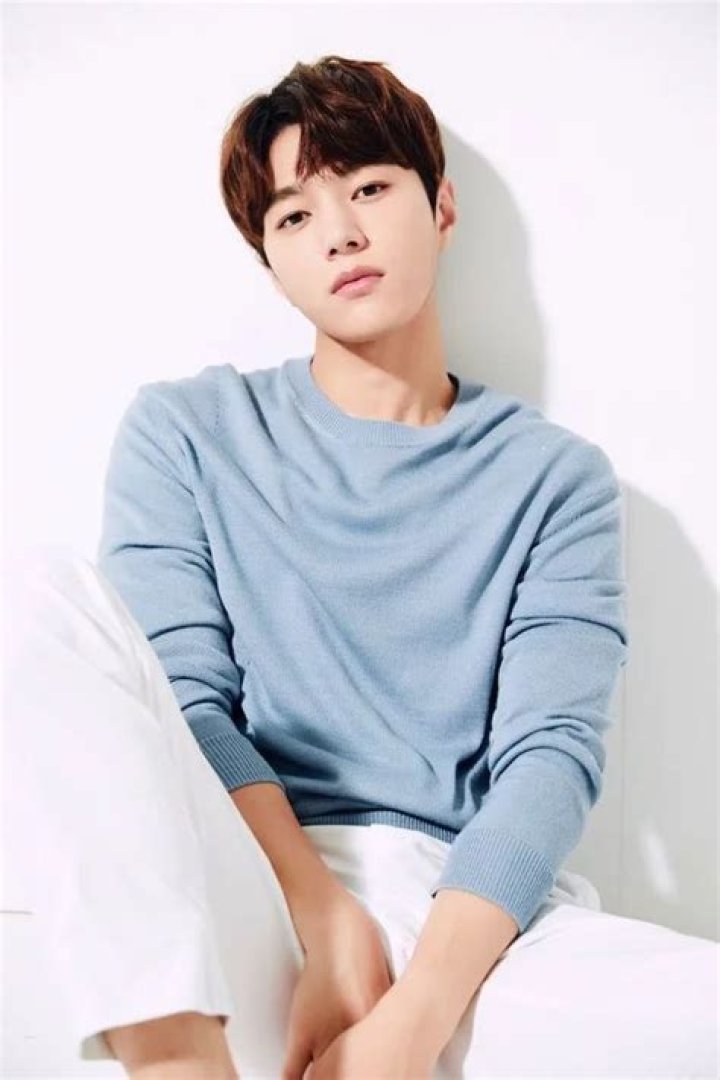 Kim Myungsoo Confirms Role in KBS's 'Meow, the Secret Boy' Oppas