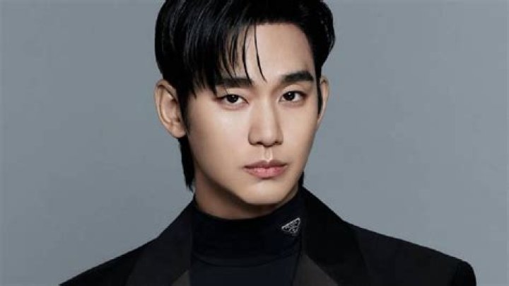 Kim Soo Hyun Age, Bio, Wife, Net Worth, Girlfriend, Instagram, Dramas